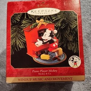 Disney Hallmark Mickey Mouse "Piano Player Mickey"
